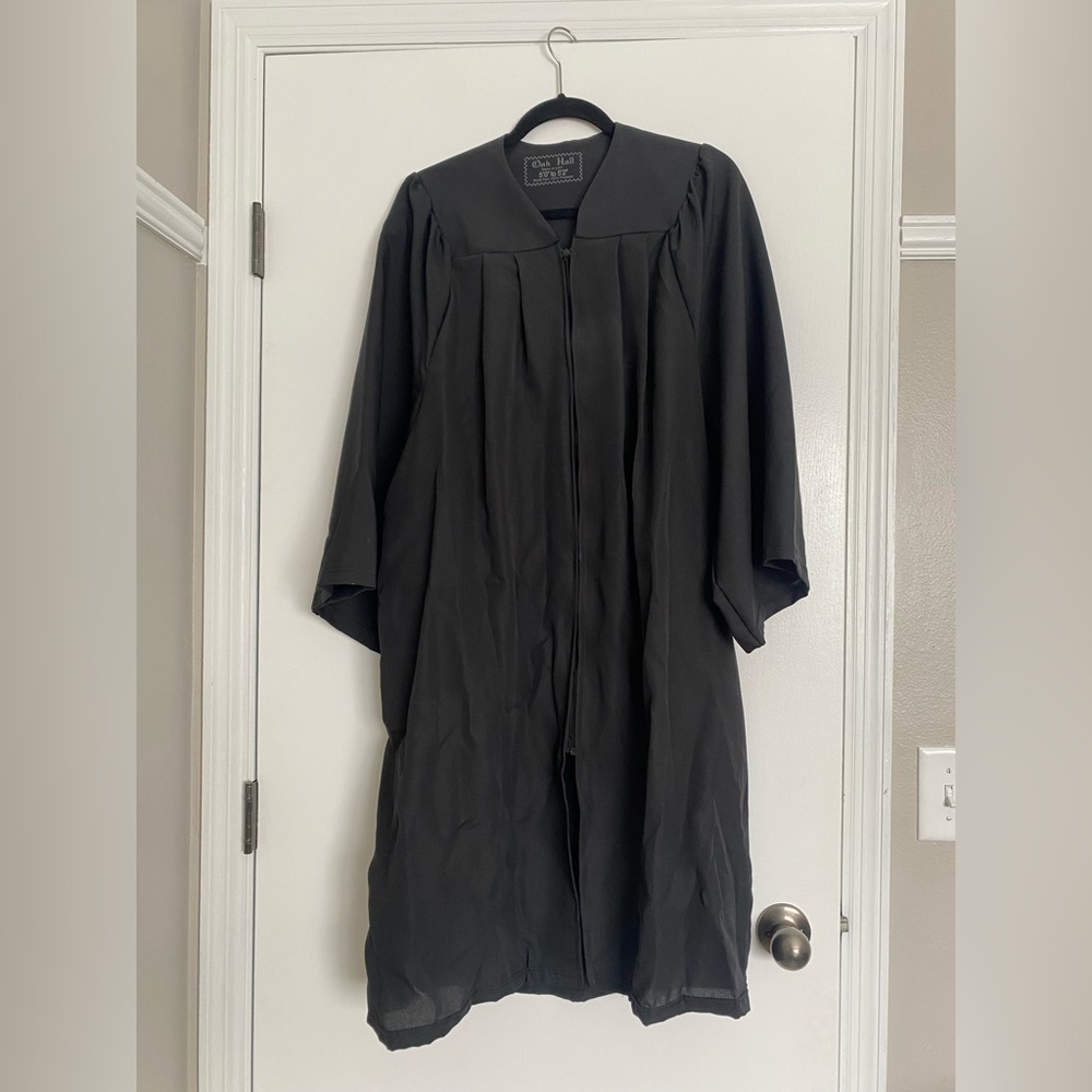 Black Graduation Robe / Gown, UNISEX, work once, excellent condition!!